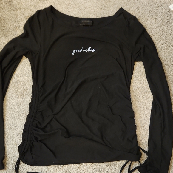 🌸 Black Long Sleeve Top with 'Good Vibes' Embroidery - Picture 1 of 1